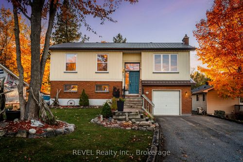 28 Park St, Victoria Harbour, ON, L0K2A0 | Card Image