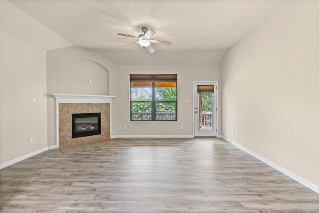 Living Room | Image 16
