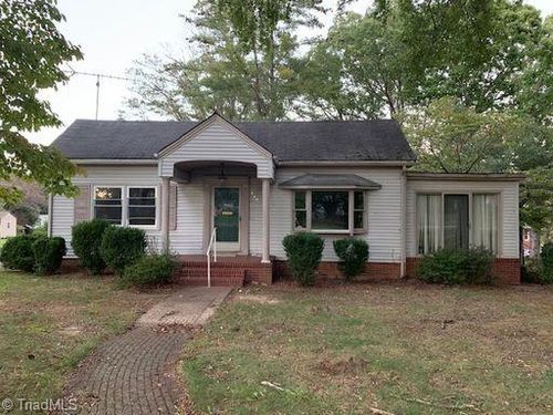 130 N Oakland Ave, Eden, NC, 27288-3057 | Card Image