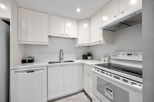 913 - 145 Hillcrest Ave, Condo with 3 bedrooms, 2 bathrooms and 1 parking in Mississauga ON | Image 17