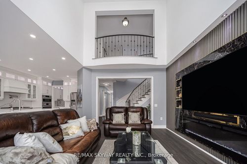 44 Eaglesprings Cres, Brampton, ON, L6P2W2 | Card Image