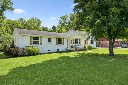 110 Donna Dr, Hendersonville, TN, 37075-3630 | Card Image