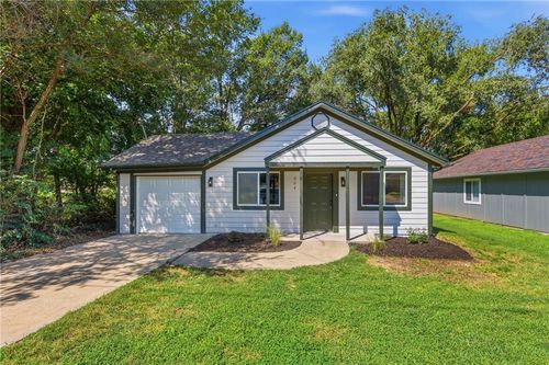 607 N Chestnut Street, Olathe, KS, 66061 | Card Image