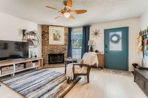 15 Abbey Rd, Euless, TX, 76039-4215 | Card Image
