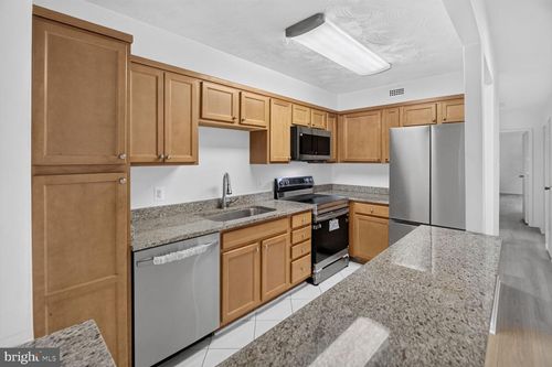n203-7400 Lakeview Dr, BETHESDA, MD, 20817-6456 | Card Image