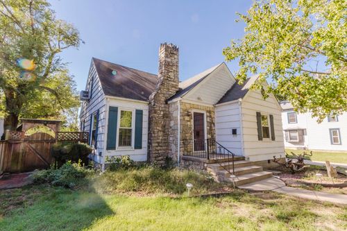 615 E 4th St., Newton, KS, 67114 | Card Image