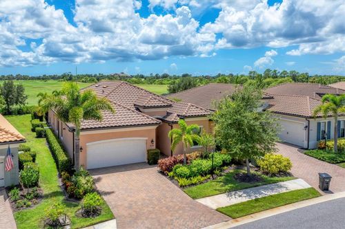 16508 Hillside Cir, LAKEWOOD RANCH, FL, 34202-5301 | Card Image