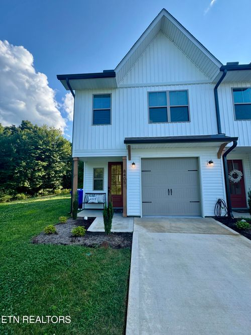 8405 Whisper Ln, Powell, TN, 37849-3151 | Card Image