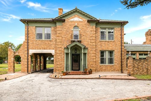 618 Main St, Kerrville, TX, 78028-5309 | Card Image