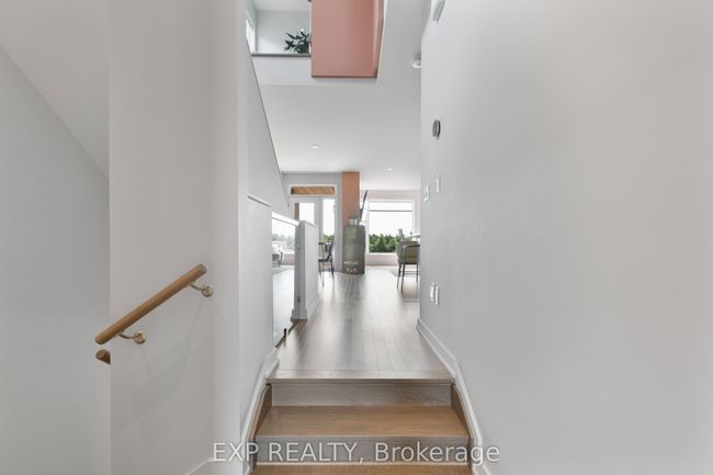 244 Shuttleworth Dr, House attached with 3 bedrooms, 3 bathrooms and 1 parking in Gloucester ON | Image 10