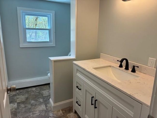 APT-9 - 3 S Shore Rd, Condo with 2 bedrooms, 1 bathrooms and null parking in Salem NH | Image 9