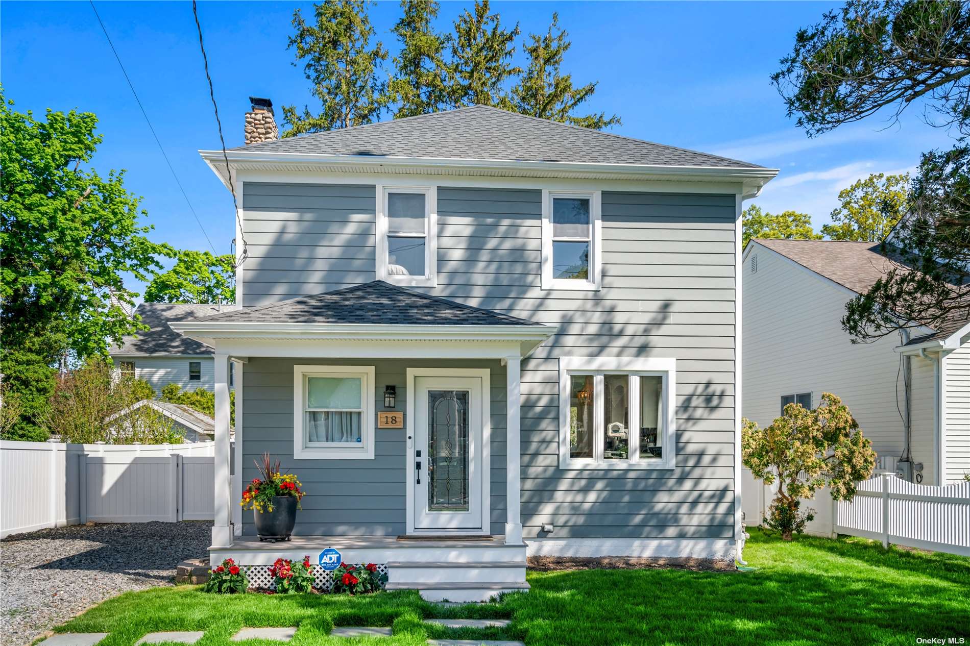 Lorraine Ct, Northport, NY 11768