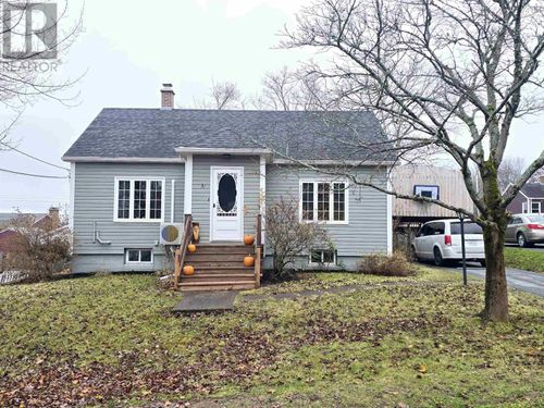 37 Belmont Ave, Stellarton, NS, B0K1S0 | Card Image