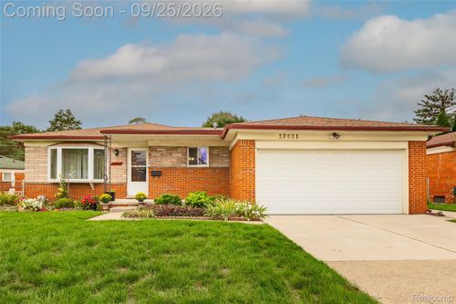 27621 Thomas Ave, Warren, MI, 48092-2861 | Card Image