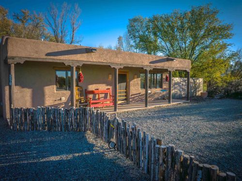 327B Valverde St, Taos, NM, 87571-6714 | Card Image