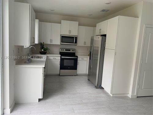 1068 Se 24th Ave, Homestead, FL, 33035-2140 | Card Image