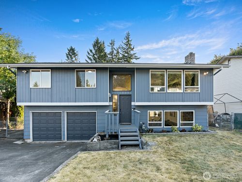 18851 129th Pl Se, Renton, WA, 98058-7965 | Card Image