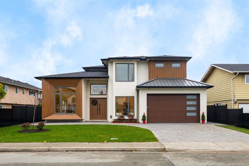 {{alt}} | Card Image