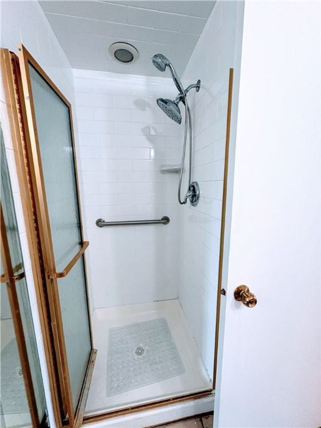 Step in shower | Image 24
