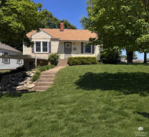 233 E 12th St, Concordia, KS, 66901-4311 | Card Image