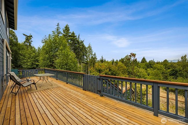 Large back deck | Image 23