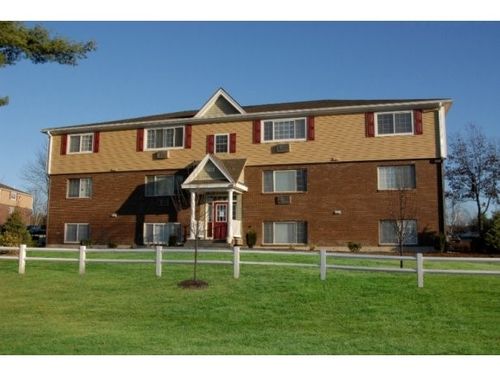 104-3951 Brown Ave, Manchester, NH, 03103-7036 | Card Image