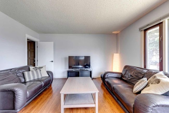 2405 Pinewood Drive Se, Home with 5 bedrooms, 2 bathrooms and 3 parking in Calgary AB | Image 7