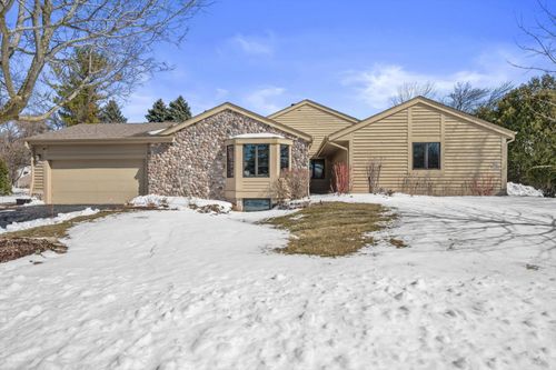 N80W13596 River Park Dr, Menomonee Falls, WI, 53051-3992 | Card Image