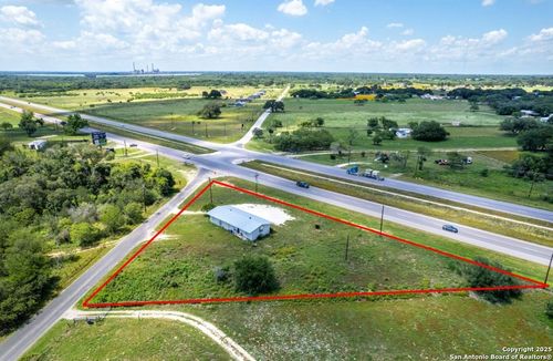 51 County Road 150, Floresville, TX, 78114 | Card Image