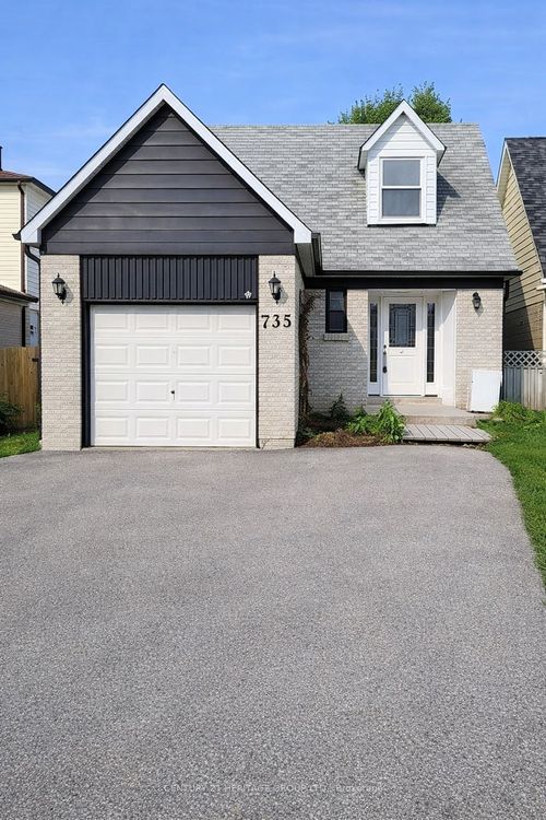 735 Pam Cres, Newmarket, ON, L3Y5B7 | Card Image