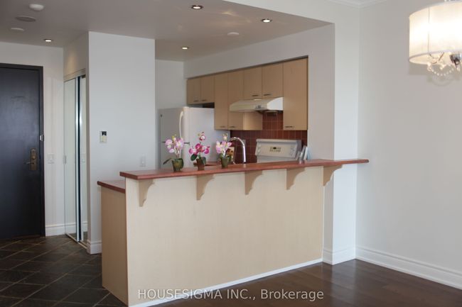 1208 - 2 Clairtrell Rd, Condo with 2 bedrooms, 1 bathrooms and null parking in North York ON | Image 5