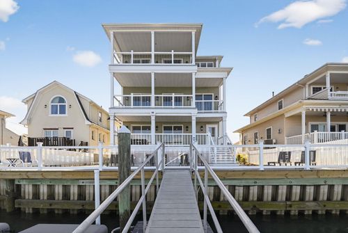 739 N Massachusetts Ave, Atlantic City, NJ, 08401-2766 | Card Image