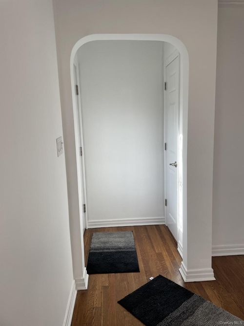 1016 Oaks Dr, Franklin Square, NY, 11010-1939 | Card Image