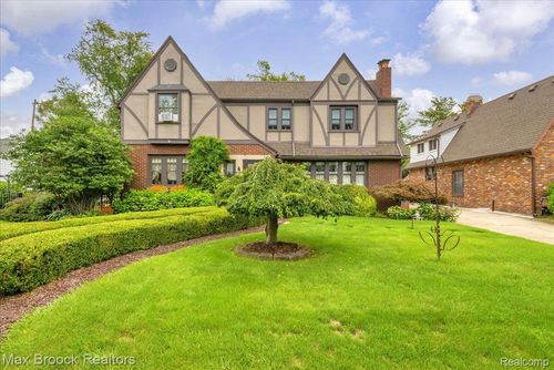 243 Cherokee Rd, Pontiac, MI, 48341-2005 | Card Image