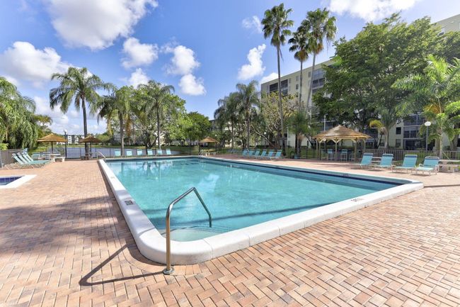 APT-505 - 2205 S Cypress Bend Dr, Condo with 2 bedrooms, 2 bathrooms and null parking in Pompano Beach FL | Image 47