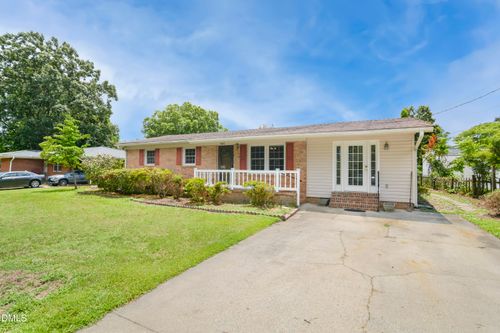 400 Blackmon St, Four Oaks, NC, 27524-9402 | Card Image