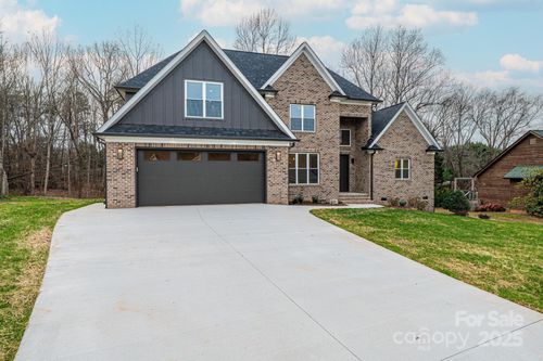 1328 33rd Avenue Dr Ne, Hickory, NC, 28601-9217 | Card Image
