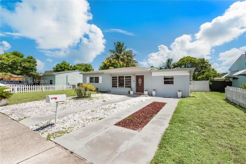 250 Ne 170th St, North Miami Beach, FL, 33162-2332 | Card Image