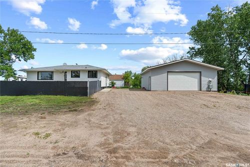 302 First St, Findlater, SK, S0G1P0 | Card Image