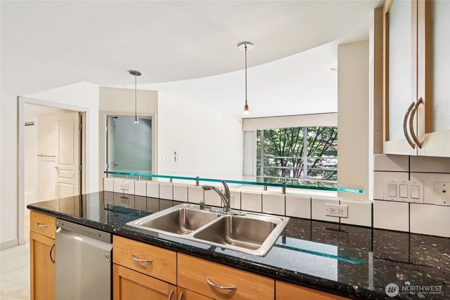 APT-205 - 2929 1 St Ave, Condo with 1 bedrooms, 1 bathrooms and 1 parking in Seattle WA | Image 17