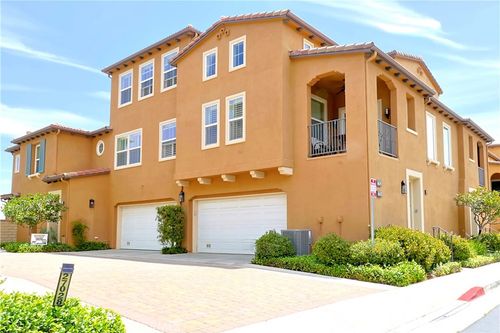 27022 Pebble Beach Dr, Valencia, CA, 91381-0668 | Card Image