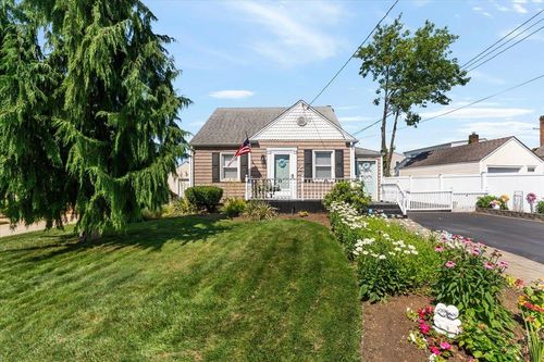 2 Croydon Dr, Bellmore, NY, 11710-3024 | Card Image
