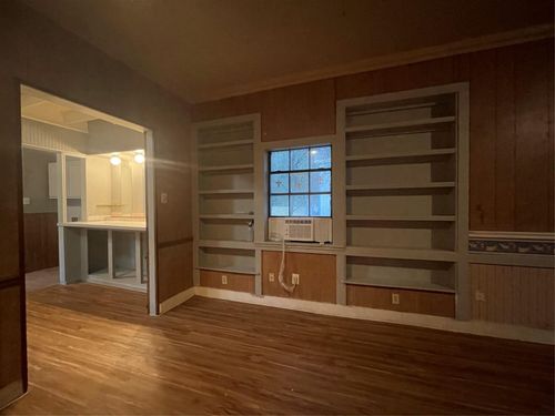 1090 Gerson St, Silsbee, TX, 77656-5424 | Card Image