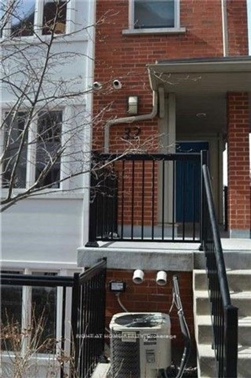 2-32 Florence Wyle Lane, Toronto, ON, M4M3E7 | Card Image