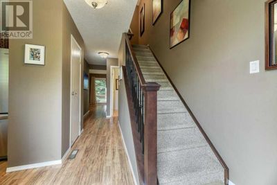 287 Southampton Dr Sw, Townhouse with 3 bedrooms, 3 bathrooms and 1 parking in Calgary AB | Image 3