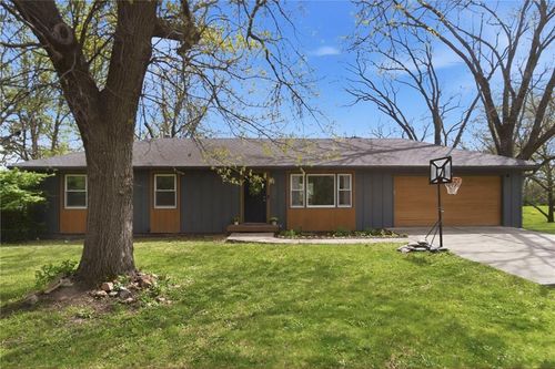 3411 E 78th St, Kansas City, MO, 64132-2049 | Card Image