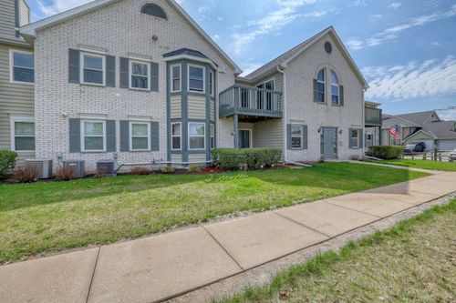 N25W24069 River Park Dr, Pewaukee, WI, 53072-5841 | Card Image