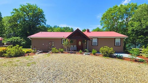 1693 Chatuge Shores Rd, Hiawassee, GA, 30546-1634 | Card Image