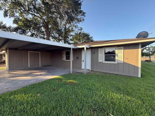104 S 5th St, Nederland, TX, 77627-2547 | Card Image
