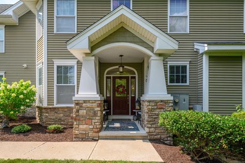 73-73 Lawrence Ave, Danbury, CT, 06810-5180 | Card Image